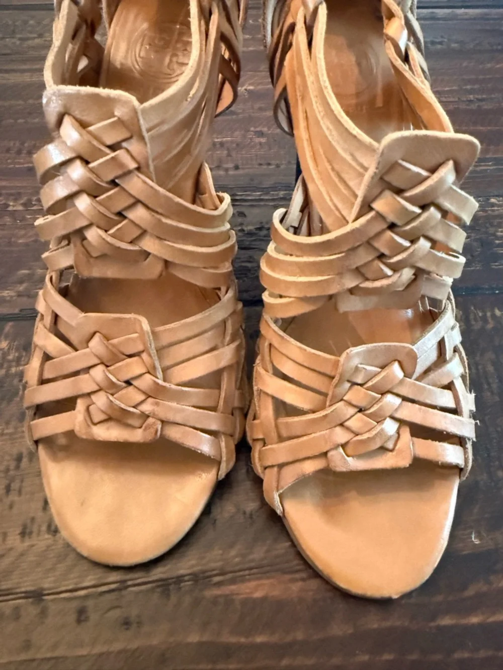 Tory Burch Woven Leather Wedge Sandals in Tan, size 8 - Picture 6 of 8